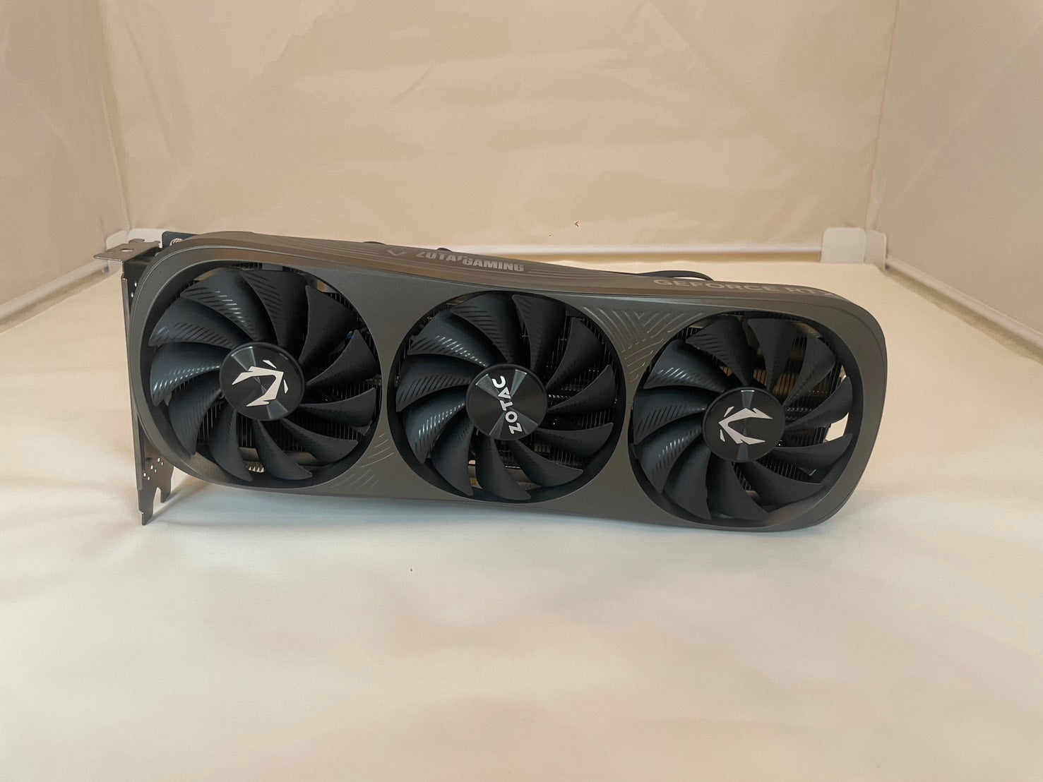 GeForce RTX 4070 Ti SUPER ZOTAC【Bランク】 – アドパソ